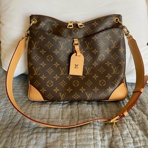 Louis Vuitton Odeon MM Crossbody Shoulder Bag! 100% Authentic!🎁 Good condition.